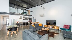A modern loft apartment with a kitchen, dining area, living room, and a balcony. - Vasse New-Yorker Townhouse (KEALY)