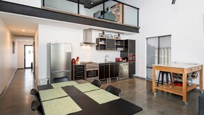 Fridge, microwave, oven, stovetop - Vasse New-Yorker Townhouse (KEALY)