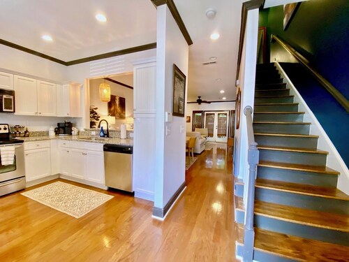 West End Townhouse steps from Main St & Falls Park, Shopping, Dining, Stadium