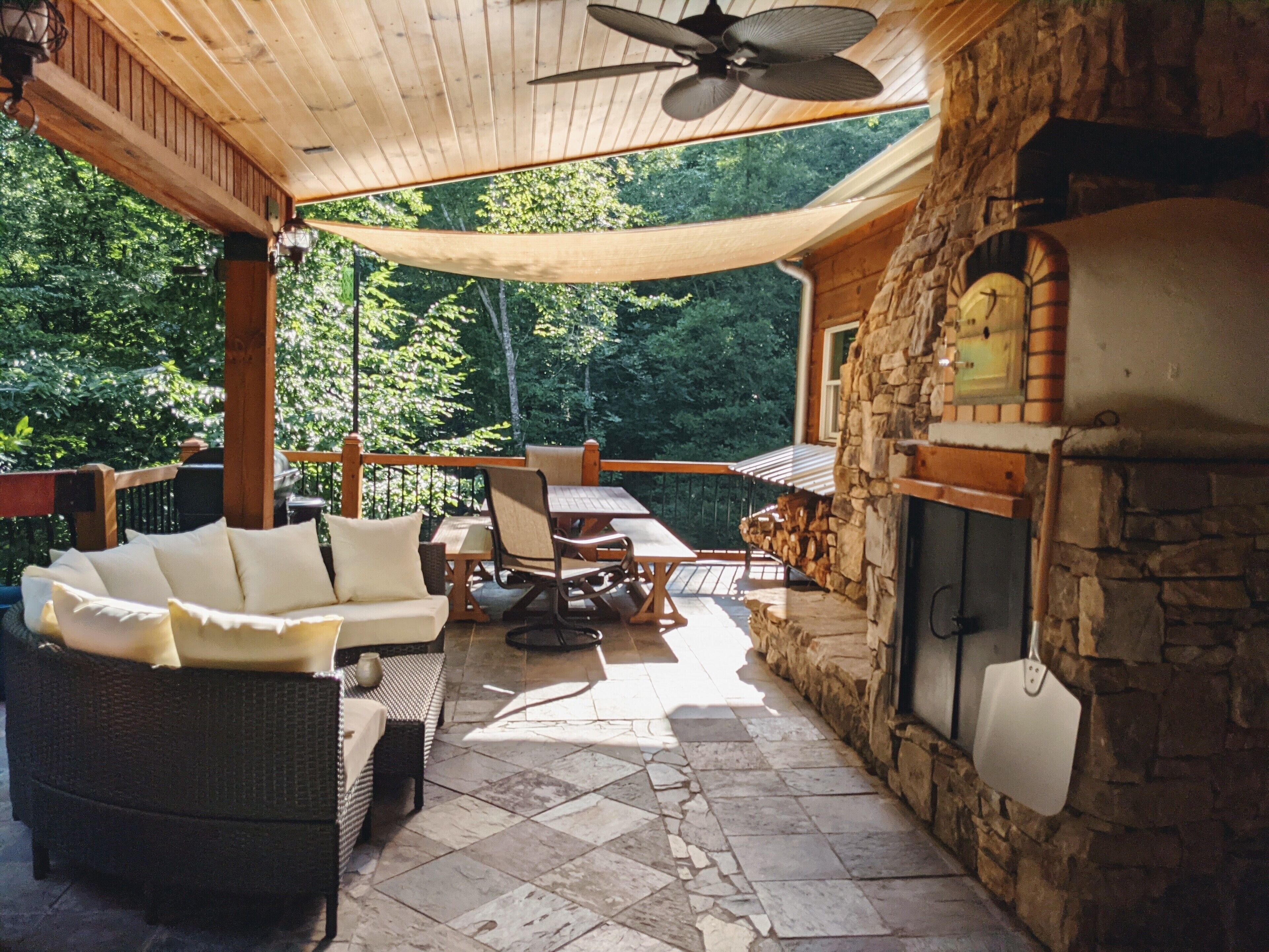 Cozy up at Lake Keowee, Discounted rates into September! 