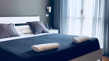 Double Room, Sea View | Premium bedding, in-room safe, free WiFi, bed sheets