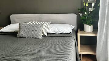 Doppia Standard | Biancheria da letto di alta qualità, una cassaforte in camera