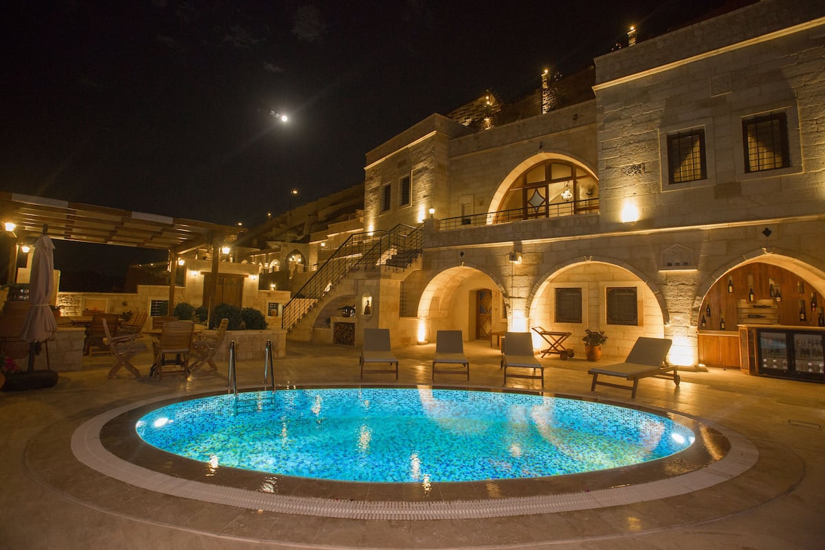 Grandiose Cappadocian Pool Mansion | Terasz/udvar