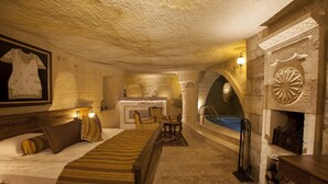 Majestic Cave & Pool Suite