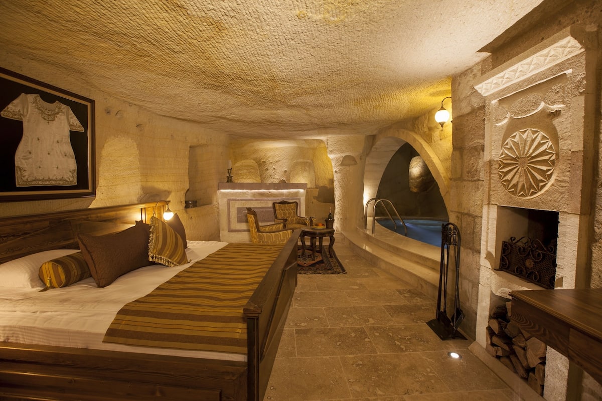 Majestic Cave & Pool Suite | 1 hálószoba, prémium ágynemű, minibár és széf a szobában