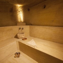 Royal Cave & Pool Suite | Bathroom