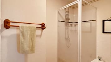 Standard Double Room, Ensuite, Park View (R9) | Bathroom