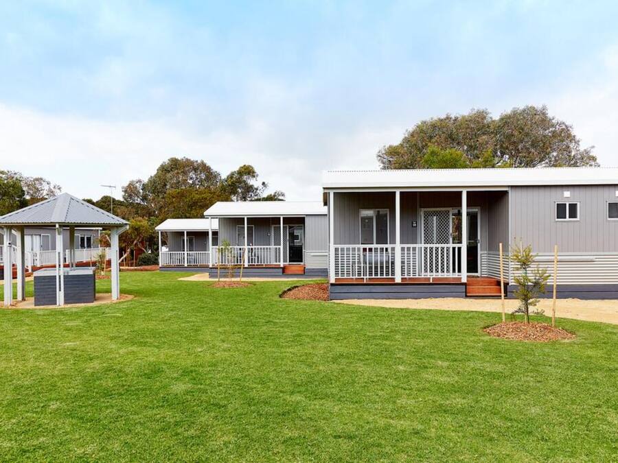 Holiday Cabin Sleeps 6 | Exterior