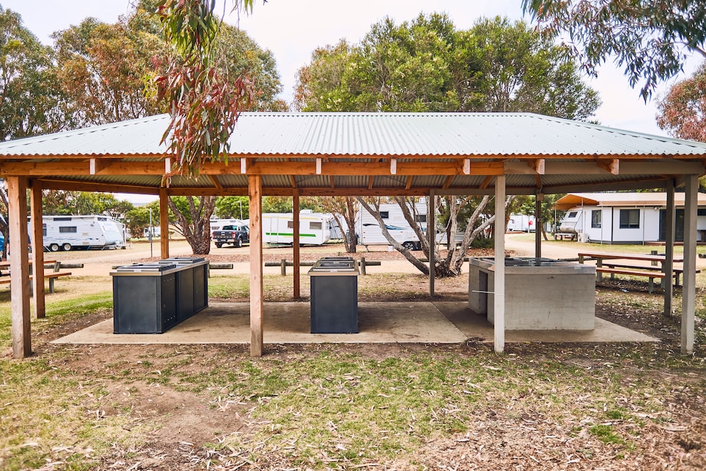 Torquay Foreshore Caravan Park by null