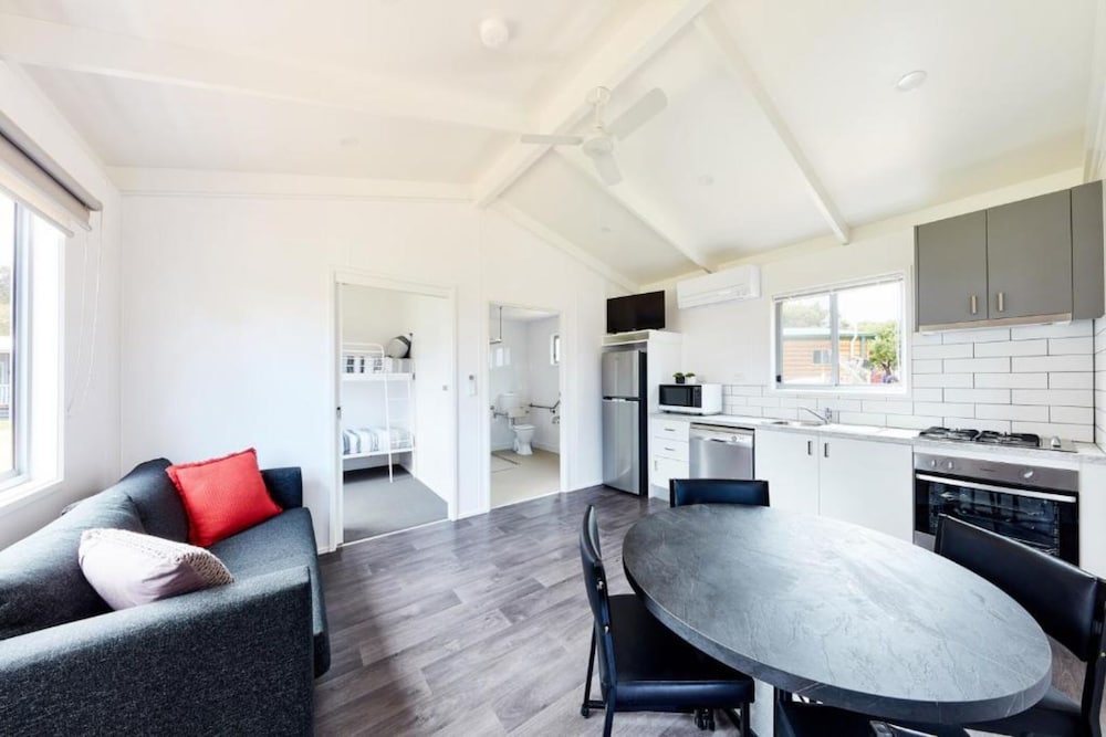 Torquay Foreshore Caravan Park by null