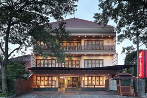 Front of property - Kertanegara Premium Guest House (Malang)