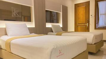 Kamar Twin Junior | Brankas, meja kerja, kedap suara, dan setrika/meja setrika