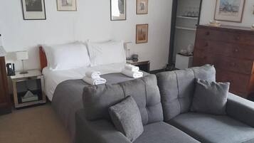 Chambre Double | Décoration personnalisée, ameublement personnalisé, draps fournis