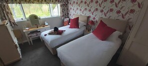 Chambre Double ou avec lits jumeaux, salle de bains attenante (GABLE -Superking)