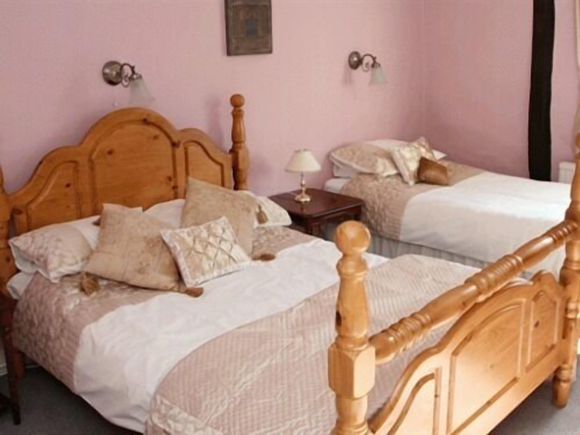 Twin Room, 2 Single Beds, Ensuite