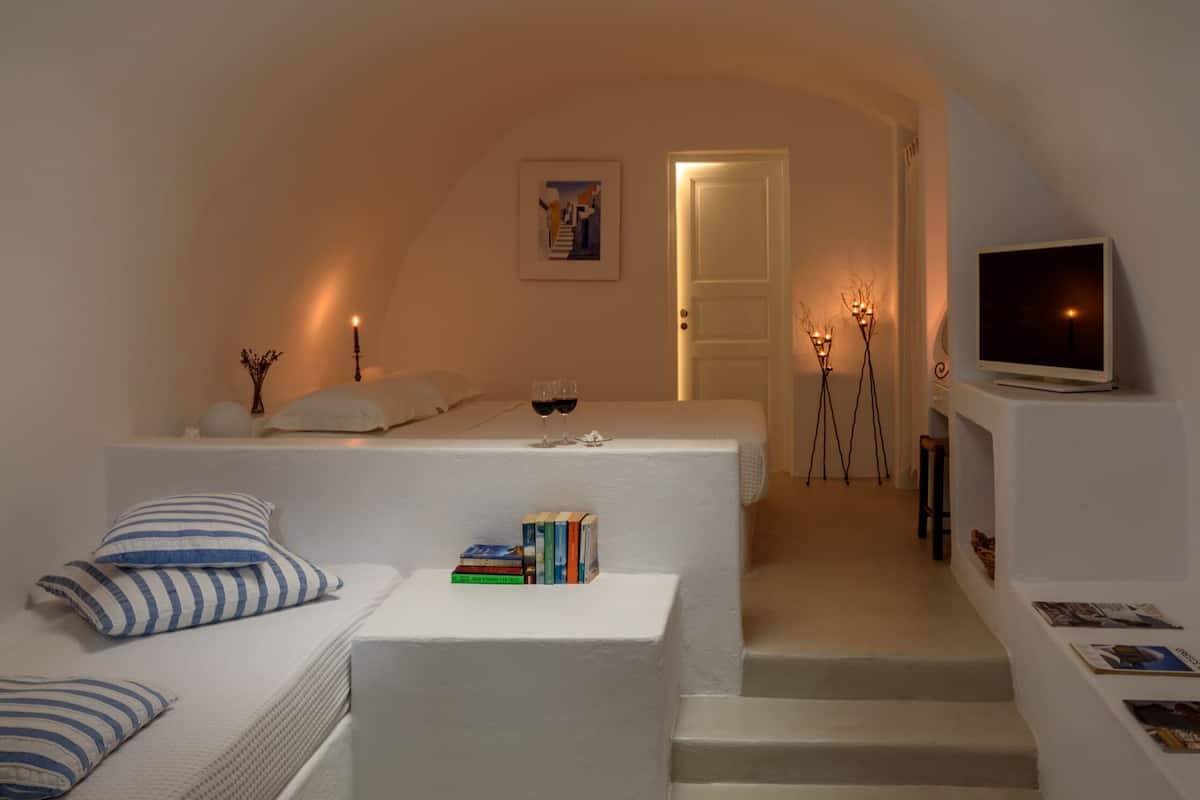 suite, 2 bedrooms (1-5 persons) | 2 bedrooms, minibar, in-room safe, blackout curtains