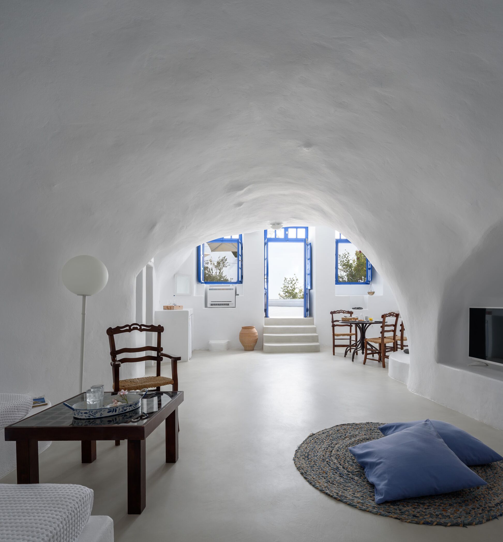 suite, 2 bedrooms (1-5 persons) | living area | tv