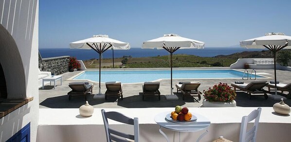 Seasonal outdoor pool, pool umbrellas