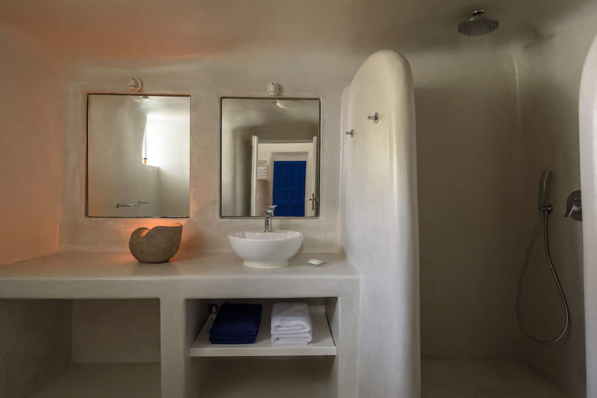 combined shower/bathtub, free toiletries, hair dryer, bathrobes