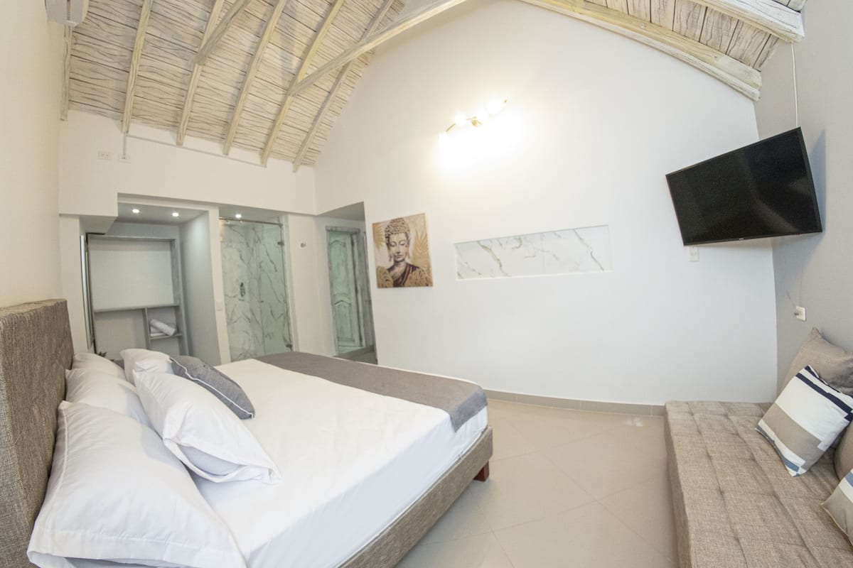 Habitación superior | Caja fuerte, wifi gratis, ropa de cama