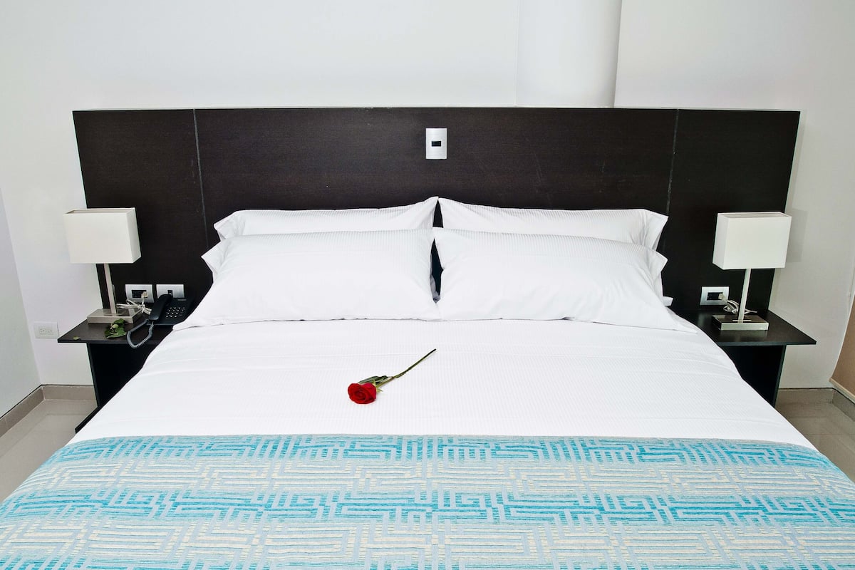 Pillowtop beds, free WiFi