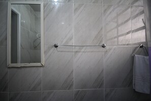 Business-Doppelzimmer | Badezimmer | Handtücher