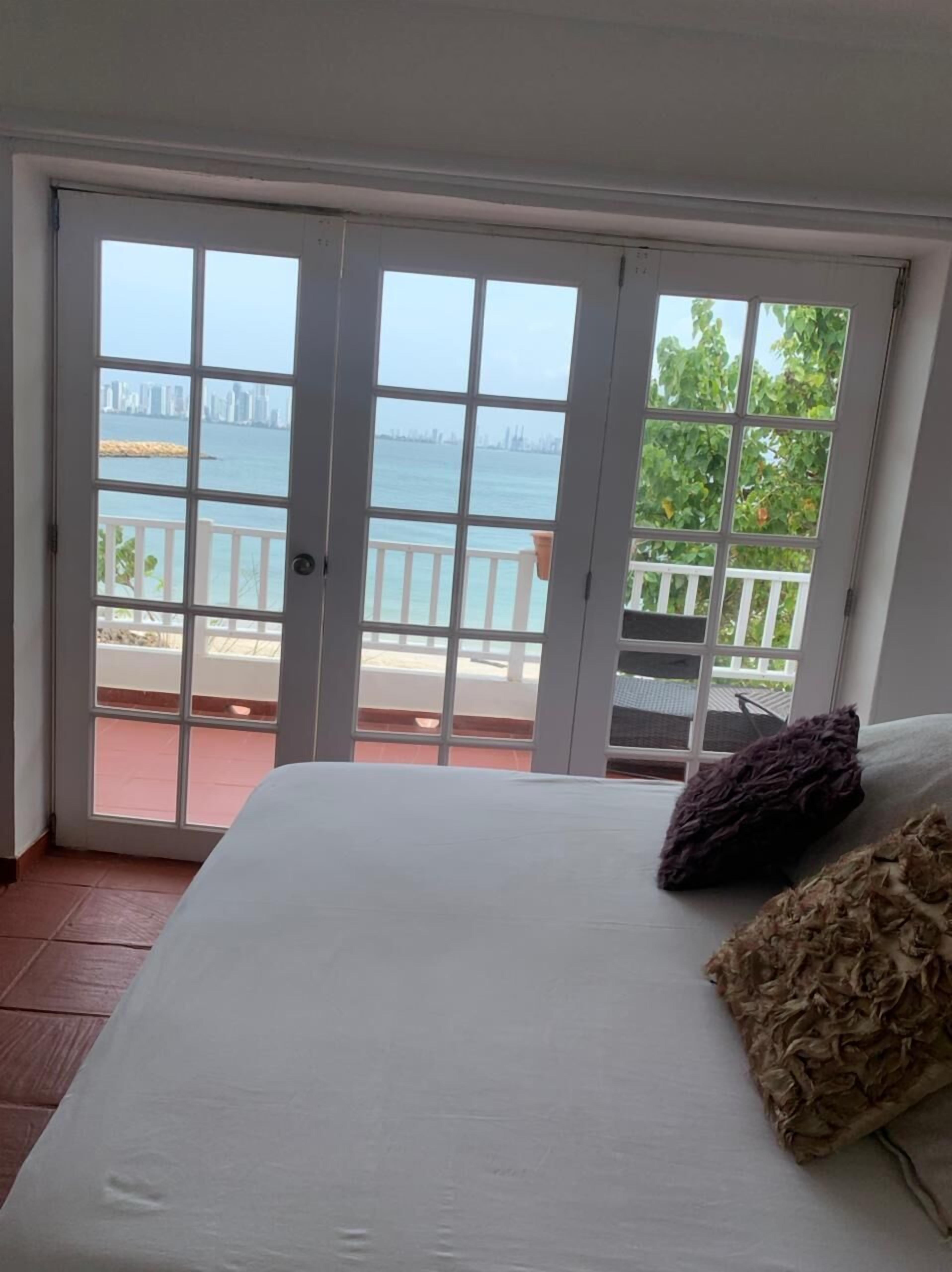 1 bedroom, egyptian cotton sheets, down duvets, memory-foam beds