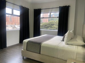 Standard Single Room | Minibar, in-room safe, desk, laptop workspace - Hotel Portón Sabaneta (Sabaneta)