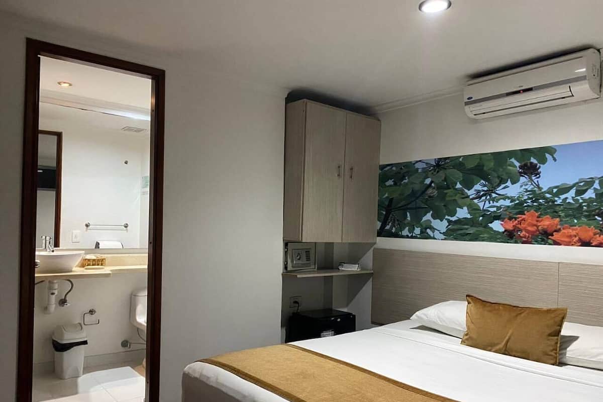 Minibar, in-room safe, desk, laptop workspace