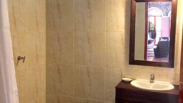 Deluxe Room | Bathroom | Towels