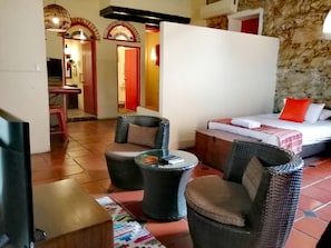 Deluxe Room | Living area | TV - Casa Calamari (Cartagena)