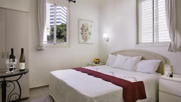 Double Room | Blackout drapes, bed sheets