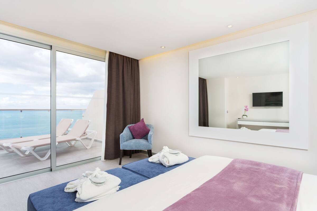 럭셔리 아파트, 침실 3개, 온수 욕조, 바다 전망 | 객실 내 금고, 암막 커튼, 다리미/다리미판, 무료 WiFi