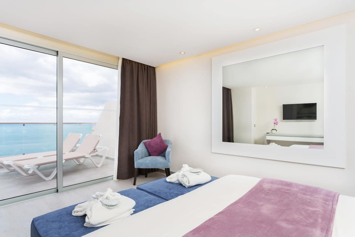 Luxury Apartment, 3 Bedrooms, Hot Tub | 1 bedroom, in-room safe, blackout drapes, iron/ironing board
