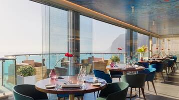 2 restaurants; breakfast, lunch, dinner, and brunch served