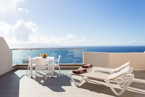 Departamento de lujo, 1 habitación, vista al océano | Terraza o patio