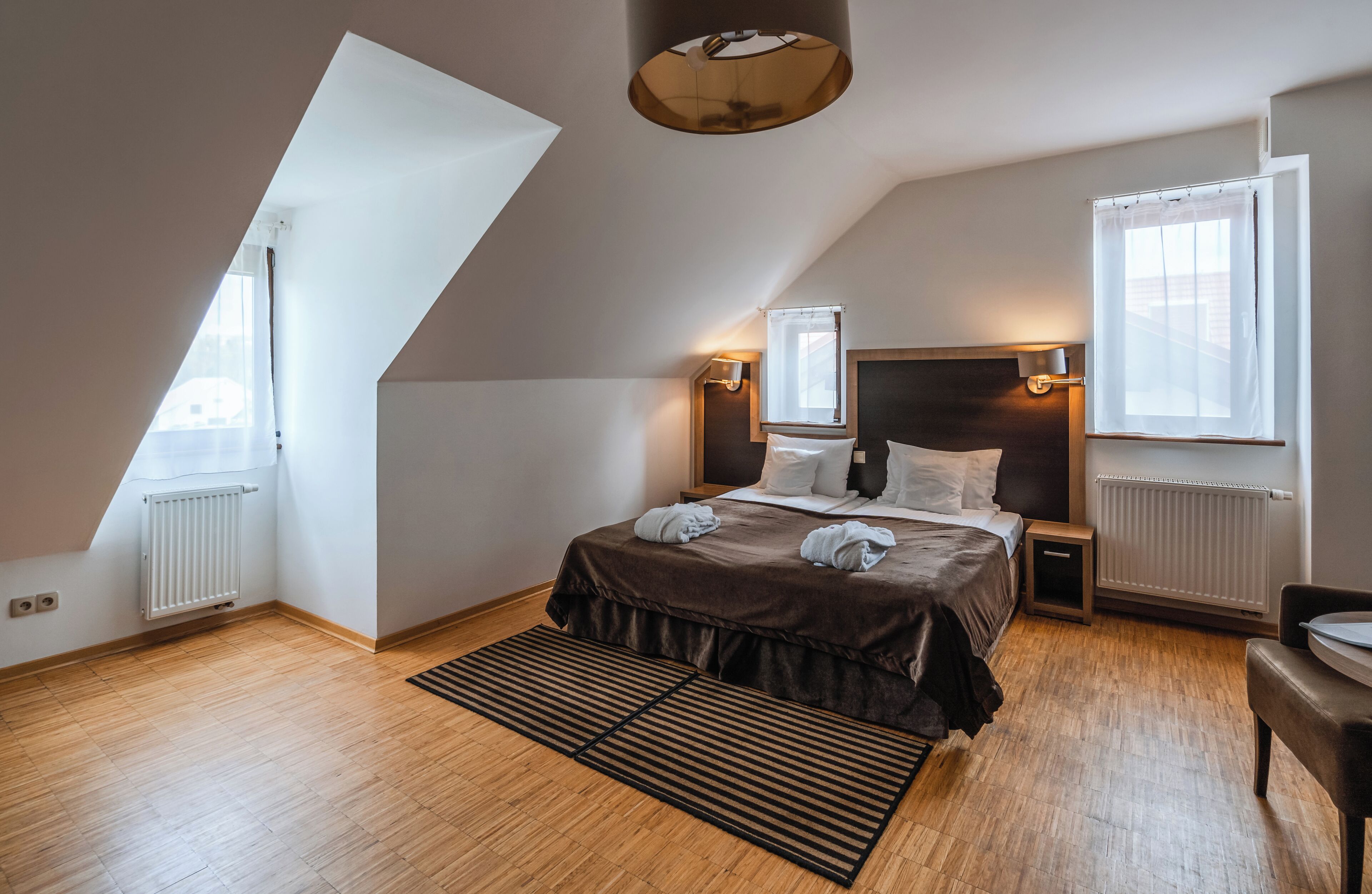 Comfort tweepersoonskamer | Woonruimte | Een lcd-televisie