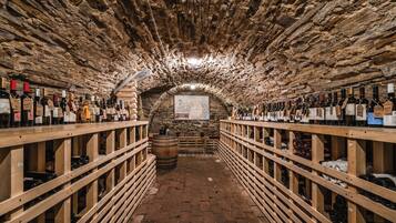 2 restaurants, breakfast, lunch, dinner served; Regional cuisine