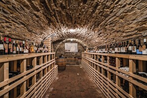 2 restaurants, breakfast, lunch, dinner served; Regional cuisine 