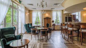 2 restaurants, breakfast, lunch, dinner served; Regional cuisine