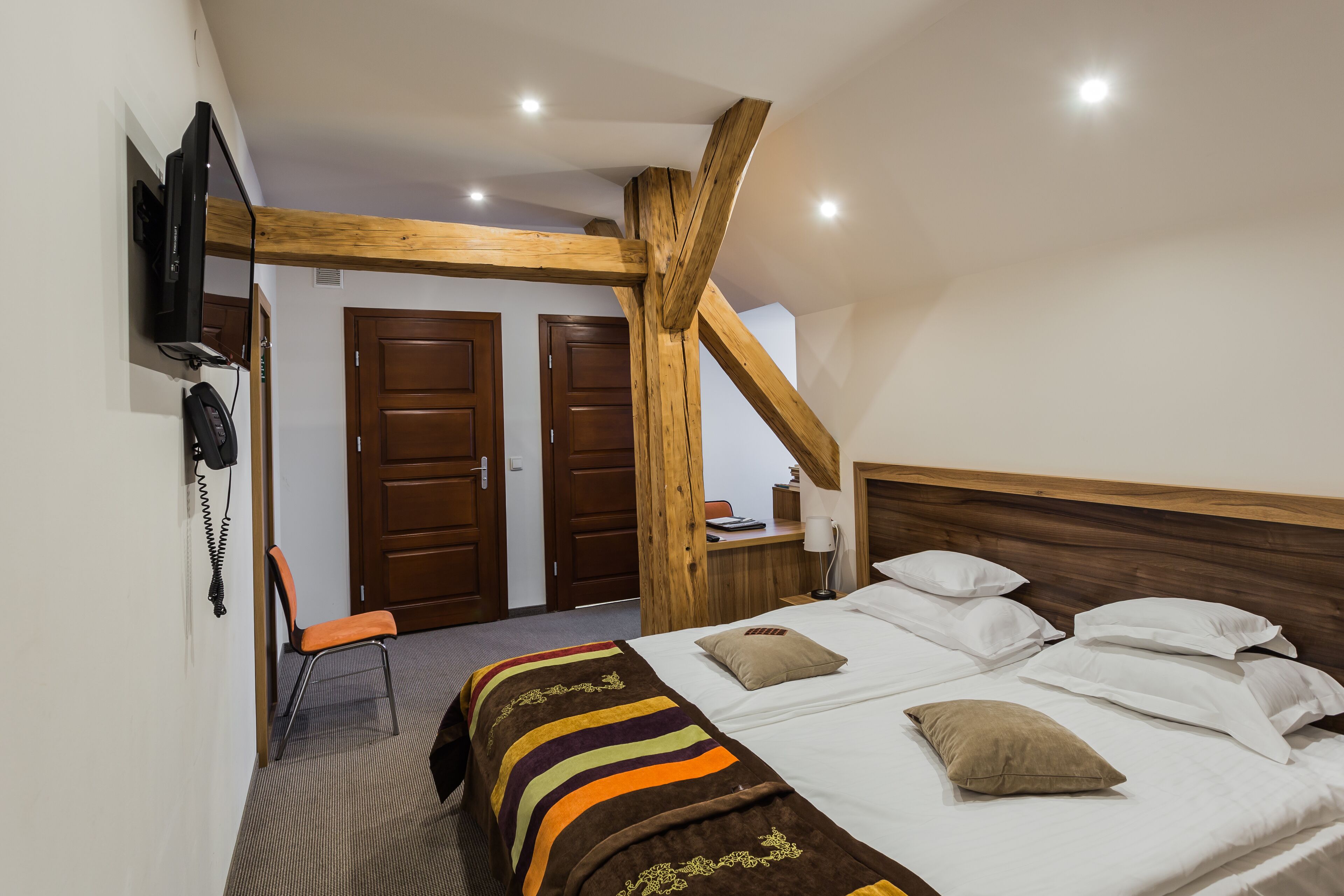 classic double or twin room (nocleg dla 2 osób) | 1 bedroom, down duvets, individually decorated, desk