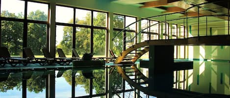 Indoor pool, pool loungers