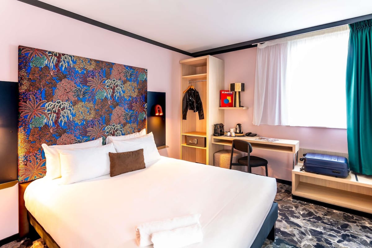 Habitación Confort, 1 cama matrimonial | Ropa de cama de alta calidad y caja de seguridad en la habitación