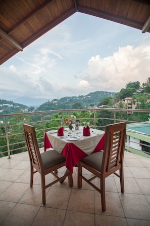 Couples’ dining