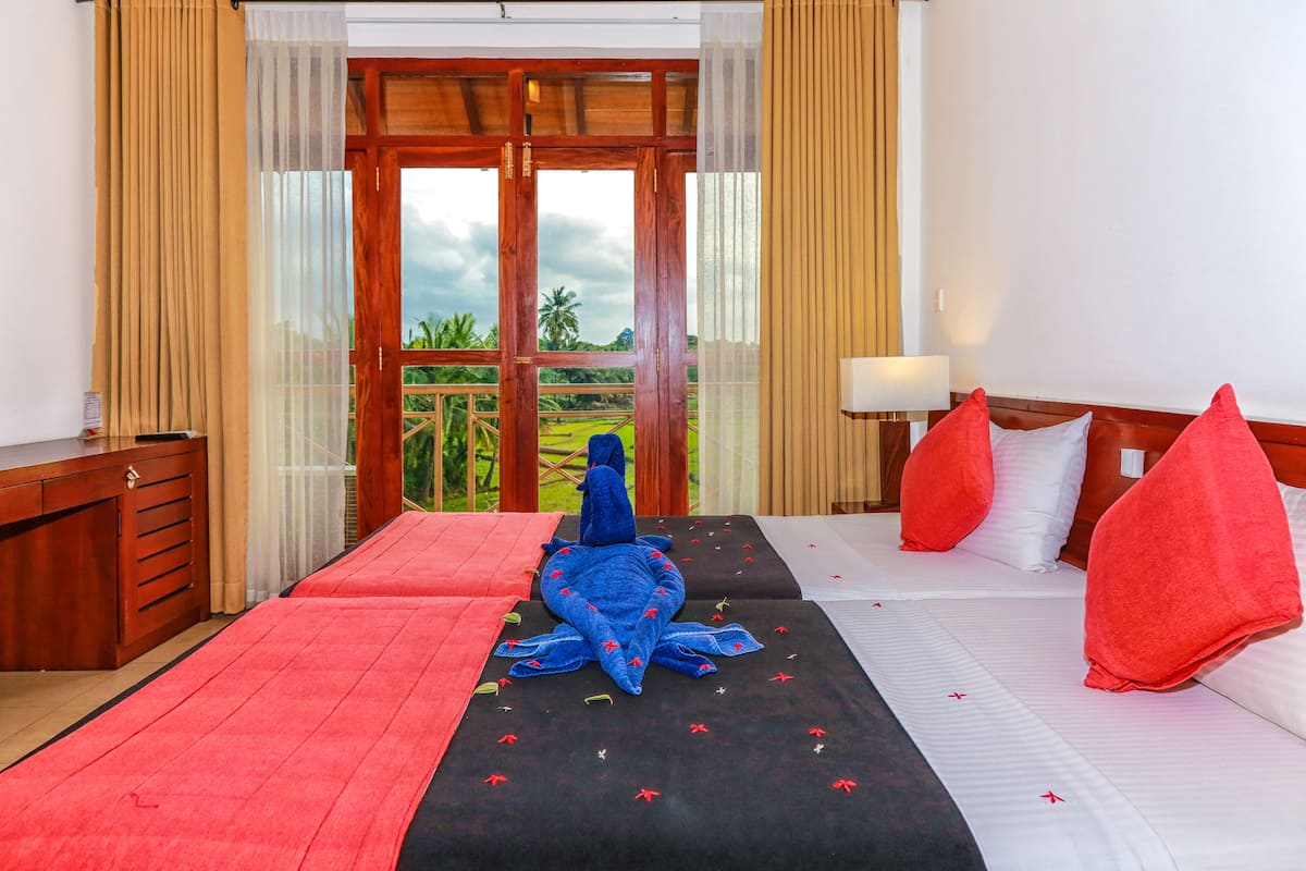 Deluxe Room | 1 bedroom, Egyptian cotton sheets, premium bedding, Select Comfort beds