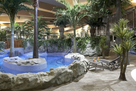 室内游泳池. Hotel Warszawianka