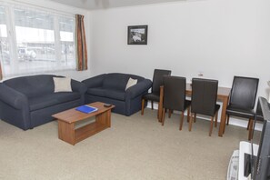 Apartment, 2 Schlafzimmer (Sleeps Four) | Individuell dekoriert, individuell eingerichtet, Bügeleisen/Bügelbrett