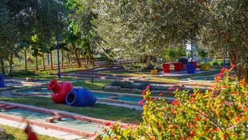 Área de juegos infantiles al aire libre