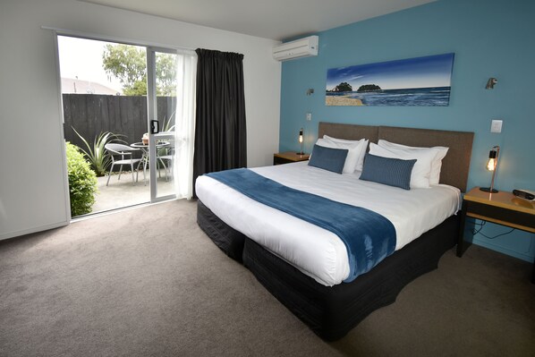 1 bedroom, premium bedding, laptop workspace, blackout curtains - Fyffe On Riccarton (Christchurch)