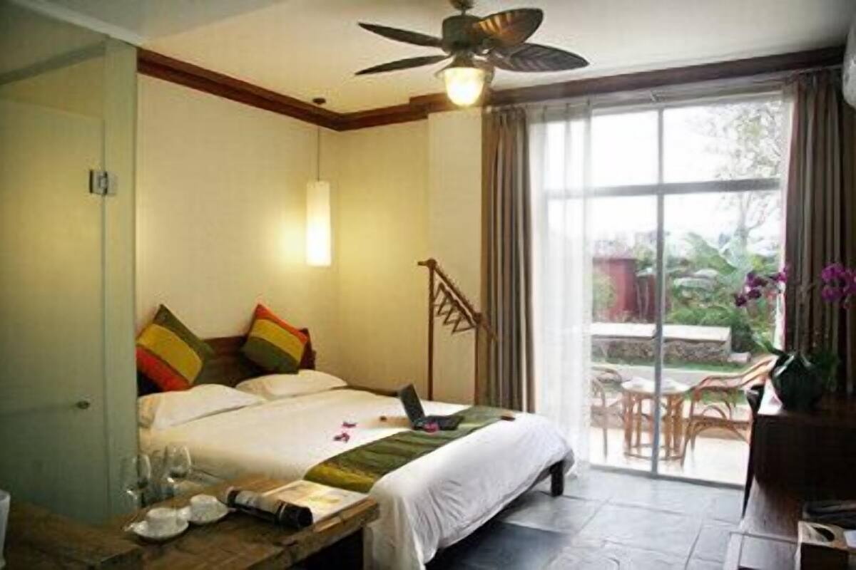 Premium bedding, desk, blackout drapes, iron/ironing board